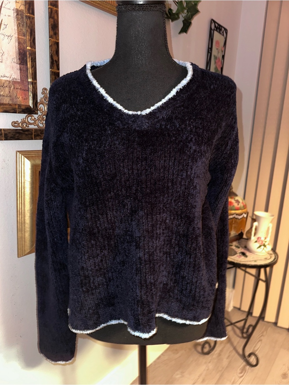 Vtg Rave Navy Blue Chenelle Plush V-Neck Pullover Sweater, Light Contrast Trim